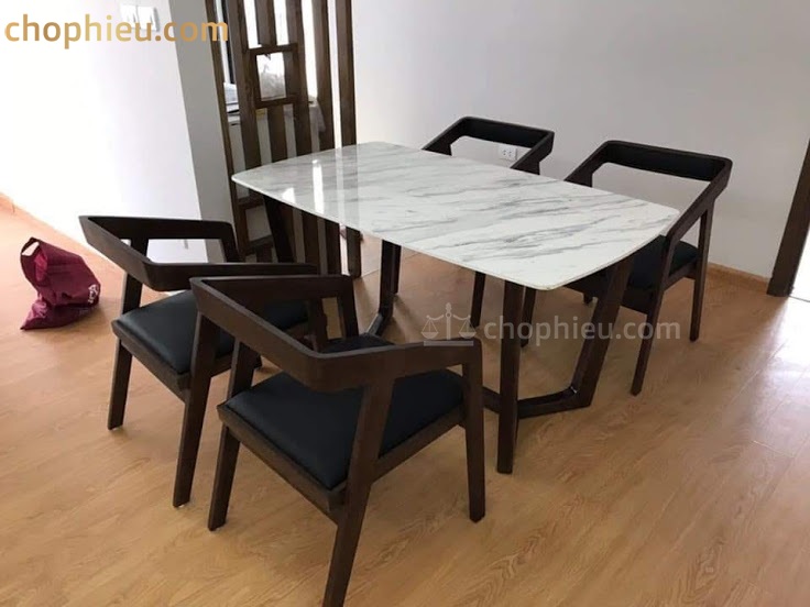 Bộ bàn ăn 4 ghế takana