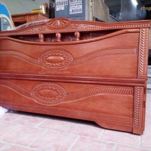 Giường xoan đào vòm 3 cột