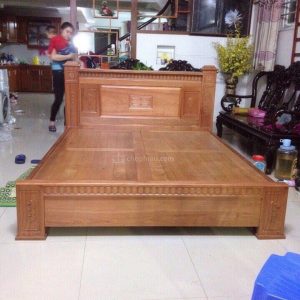 Giường xoan đào vòm cột to