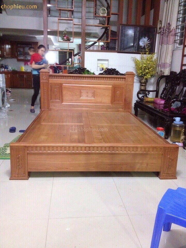 Giường xoan đào vòm cột to